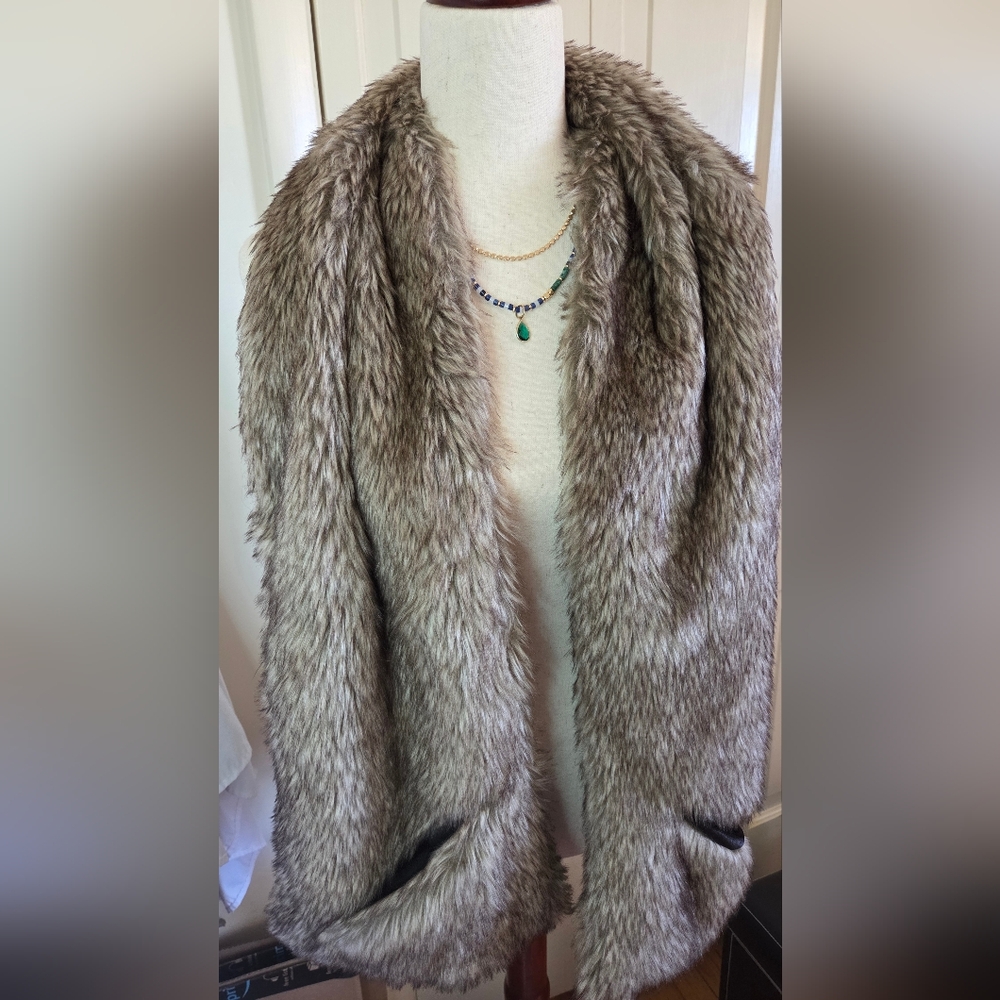 Chic Faux Fur Scarf With Pockets FOREVER 21